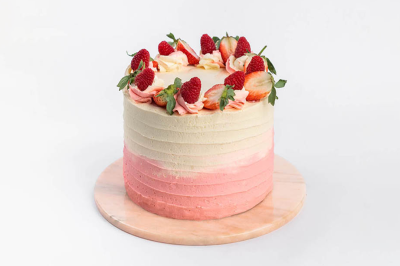 arapina berries & cream cake